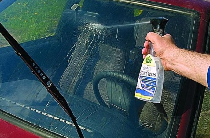 طريقة تنظيف زجاج السيارة من الخدوش